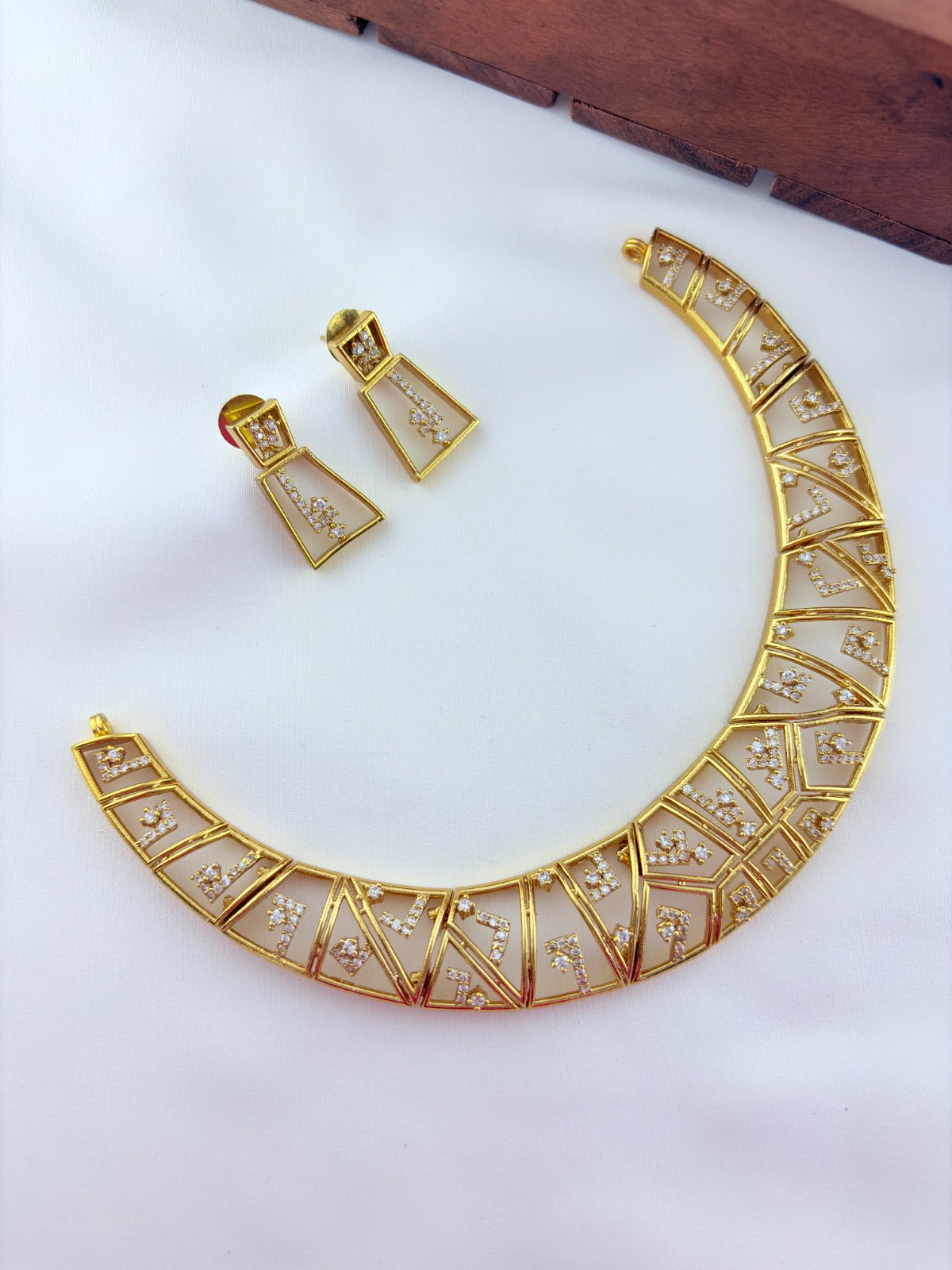 Premium matte finish Trendy AD stone neckset with modern touch