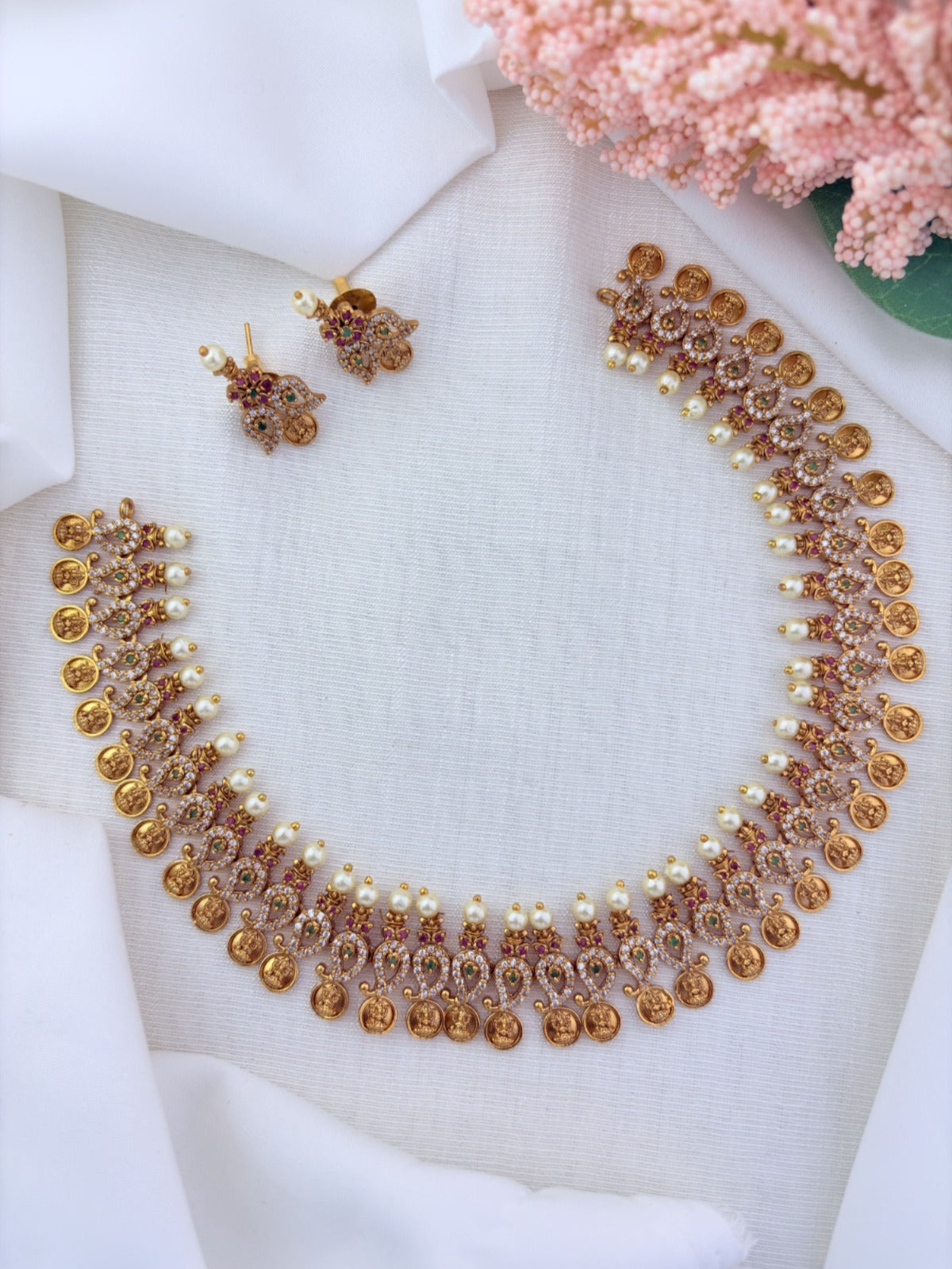 Traditional mango and kaasu maalai design in single necklace,  adorned with AD stones and pearls