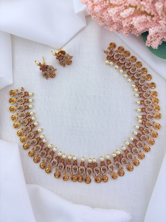 Traditional mango and kaasu maalai design in single necklace,  adorned with AD stones and pearls