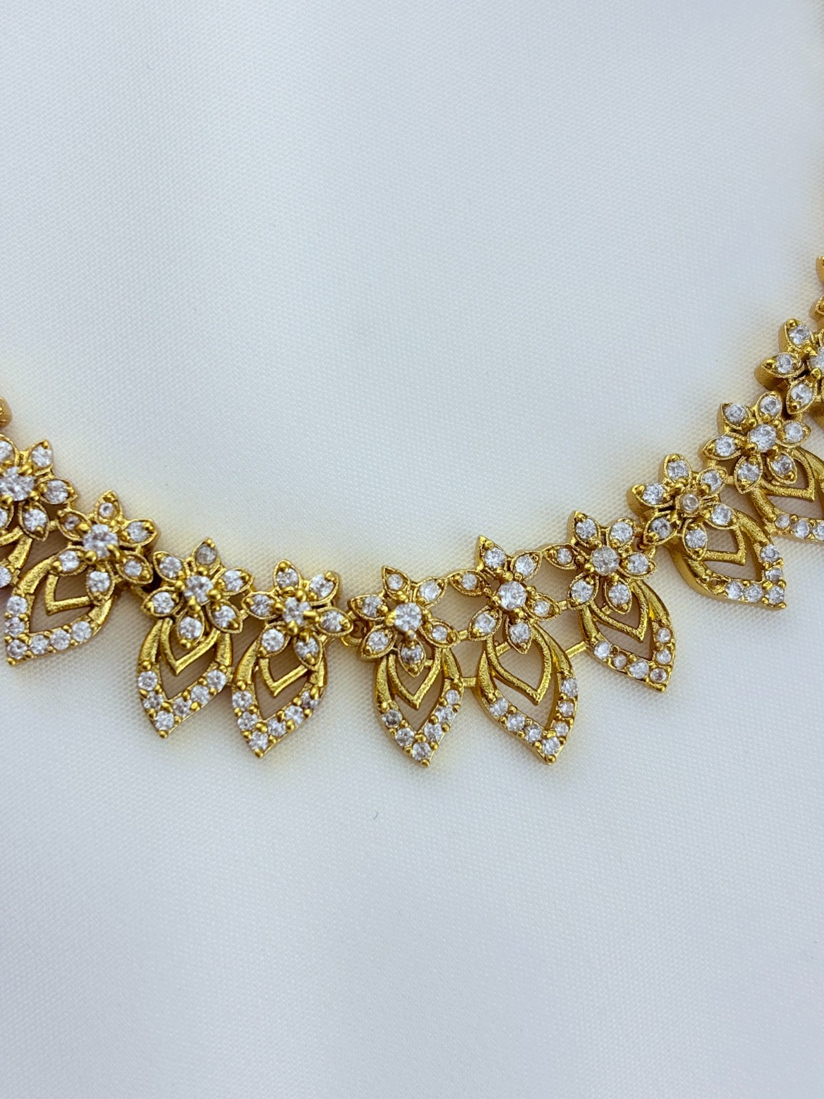 Elegant floral and leaf pattern premium AD matte finish neckset