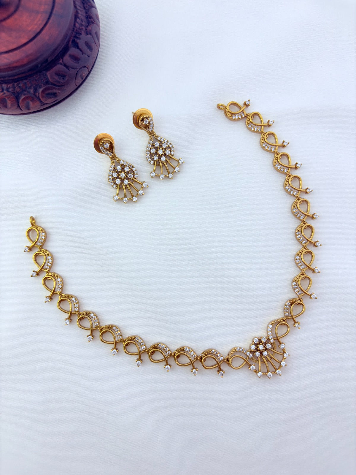 Trendy adn stylish necklace for modern elegance - Premium matte finish AD necklace with matching earrings