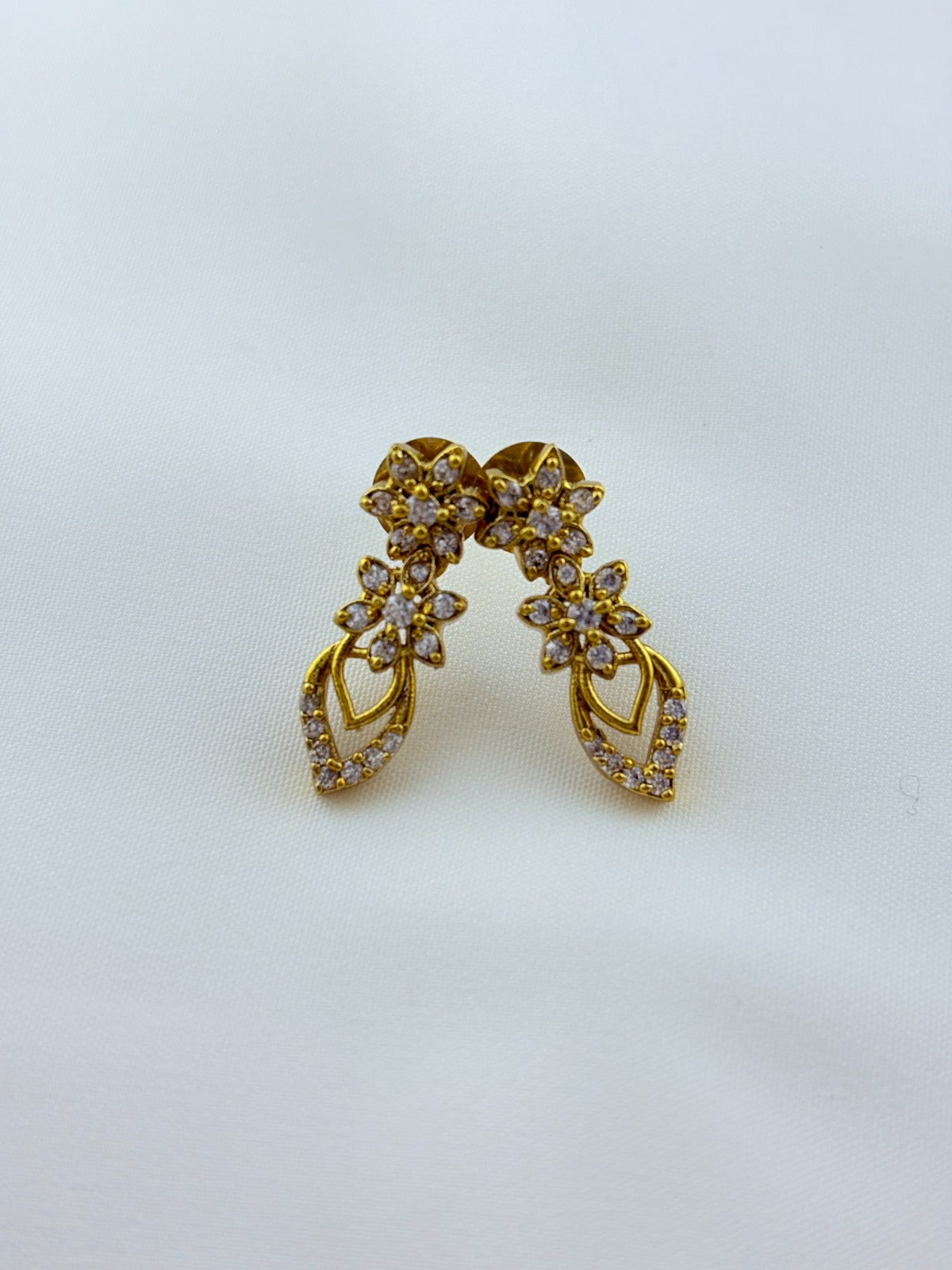 Elegant floral and leaf pattern premium AD matte finish neckset