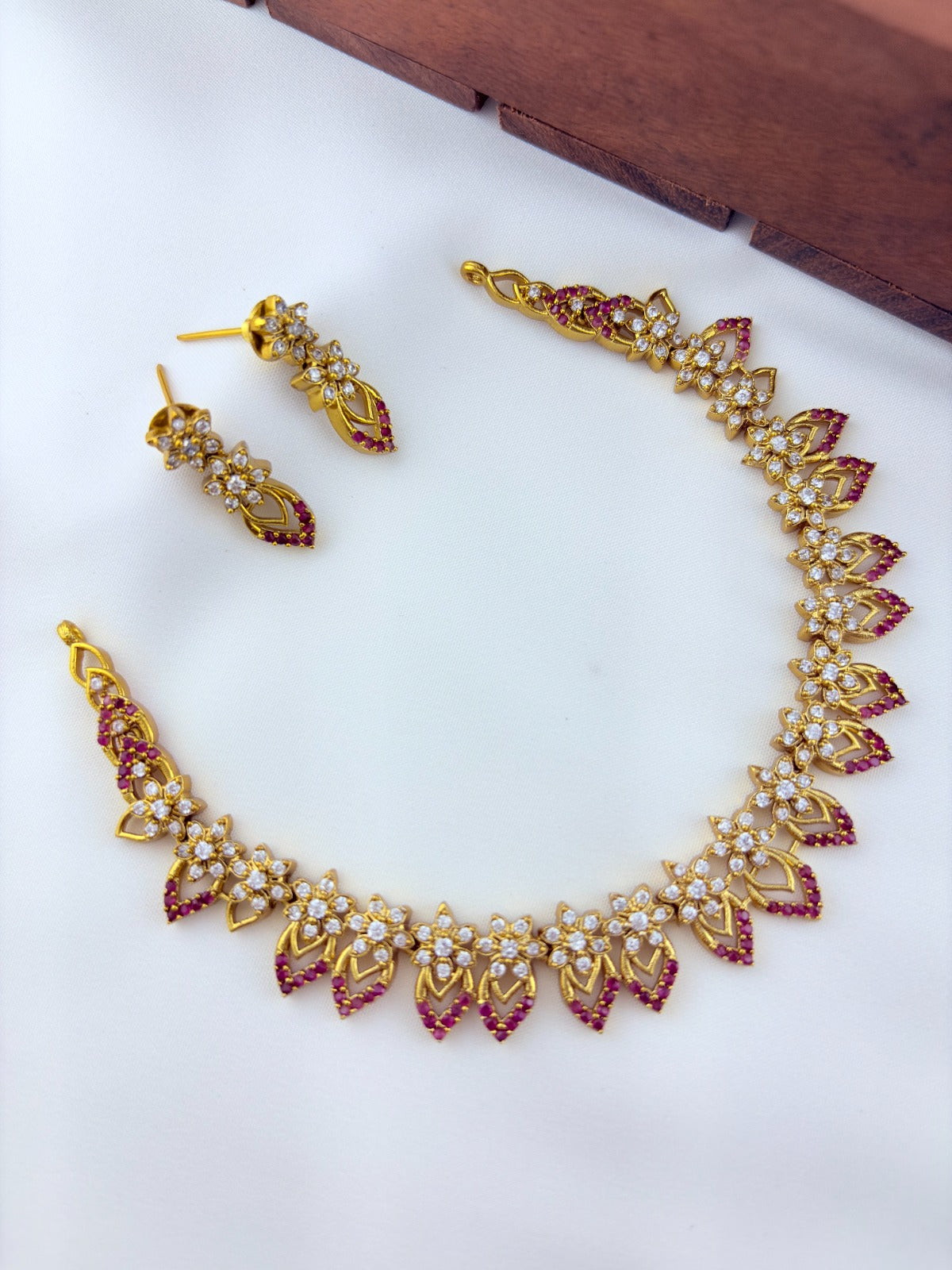 Elegant floral and leaf pattern premium AD matte finish neckset