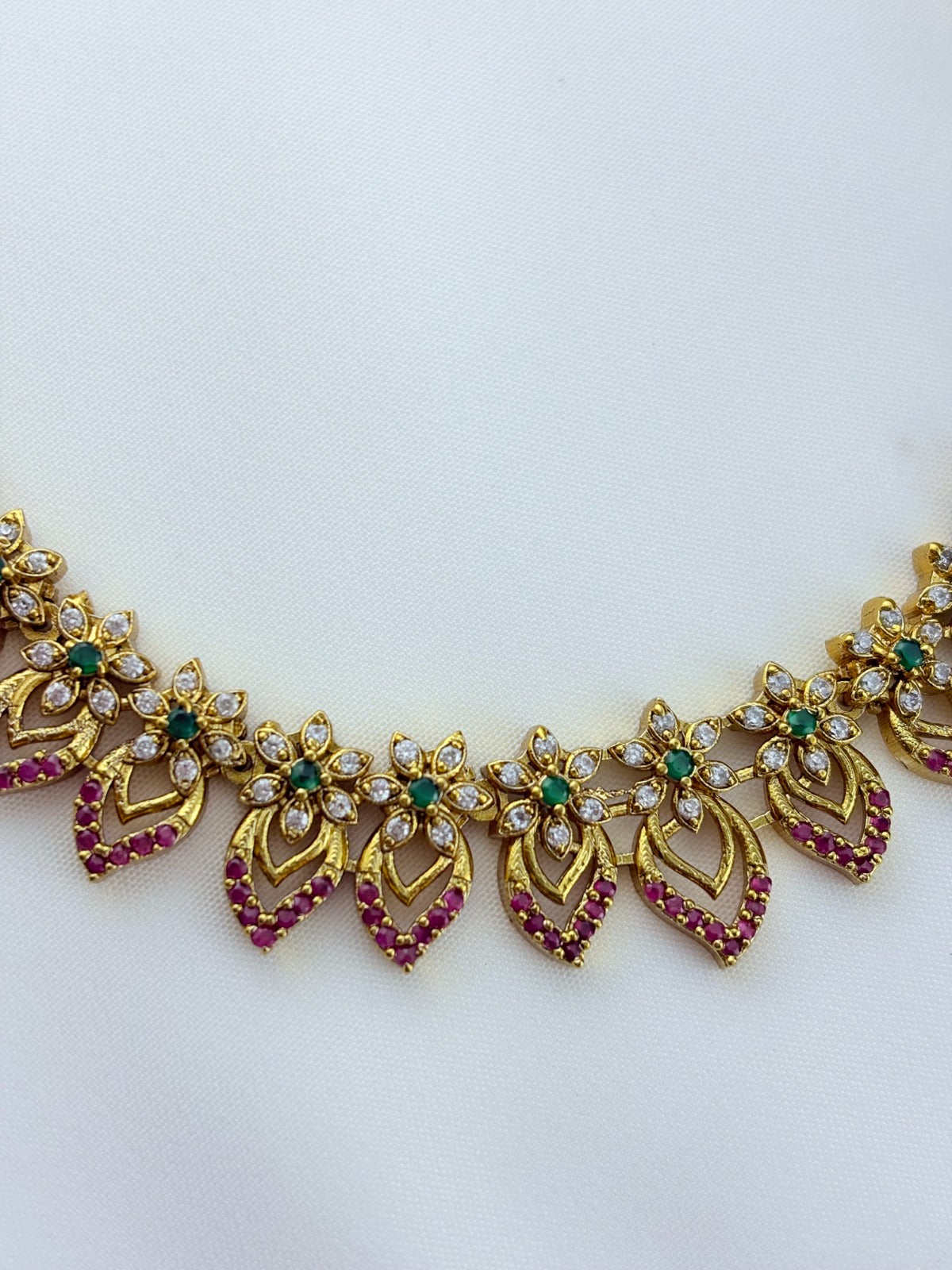 Elegant floral and leaf pattern premium AD matte finish neckset