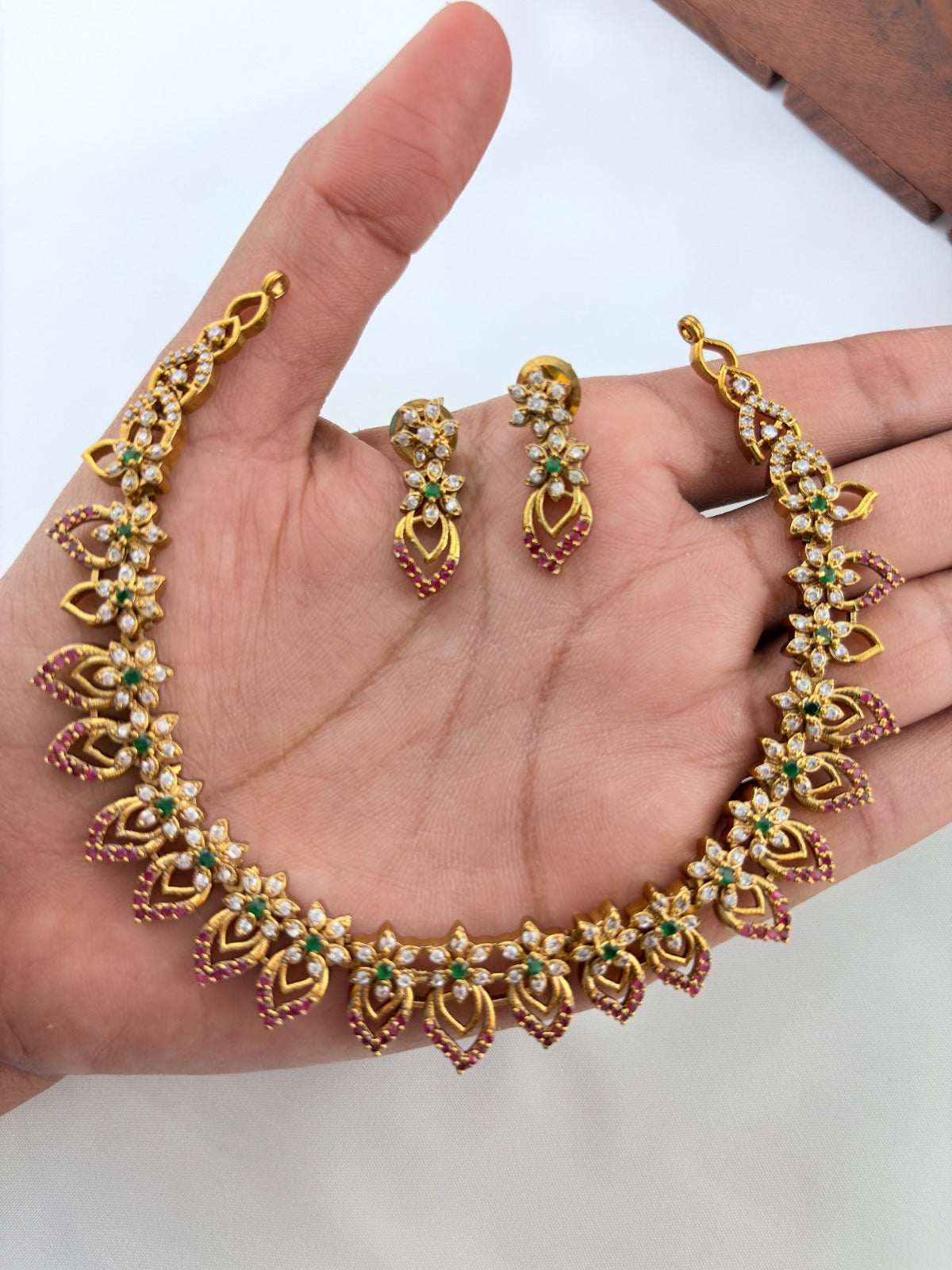 Elegant floral and leaf pattern premium AD matte finish neckset