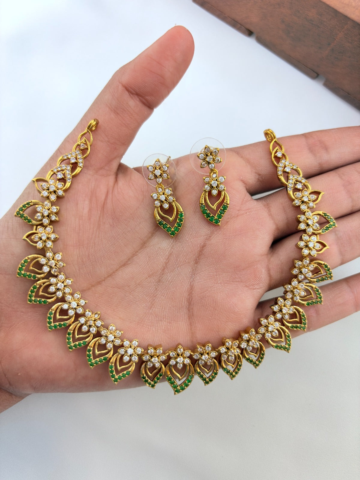 Elegant floral and leaf pattern premium AD matte finish neckset