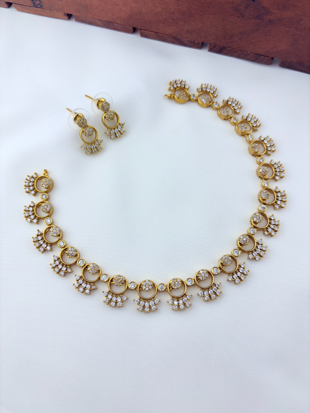 Classic look Premium matte finish AD neckset with matching earrings