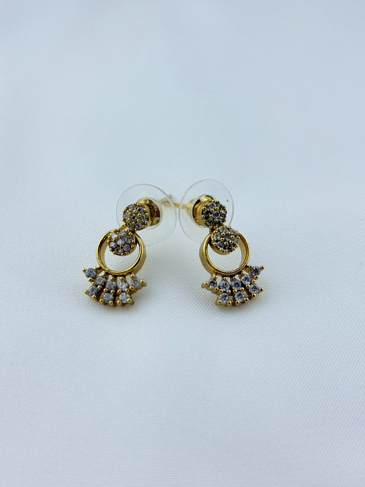 Classic look Premium matte finish AD neckset with matching earrings