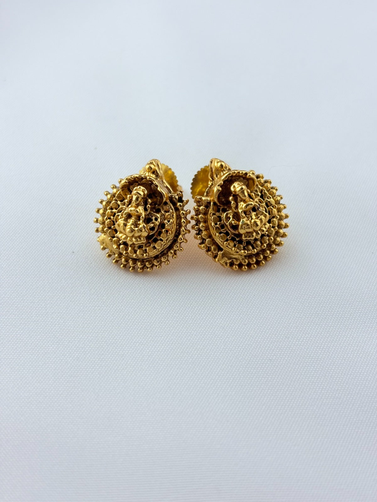 Temple inspired design matte finish laskhmi choker with earrings