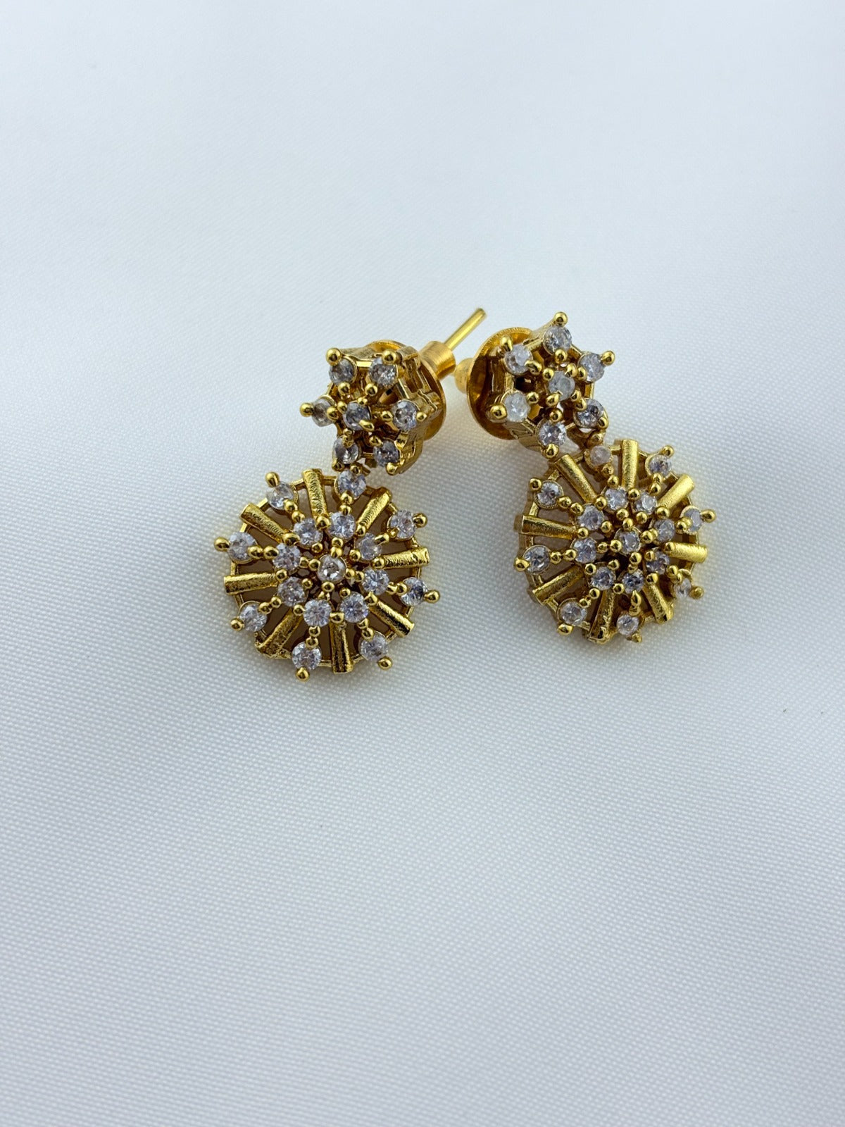 Traditional design blended with modern elegance premium matte finish AD necklace wth earrings