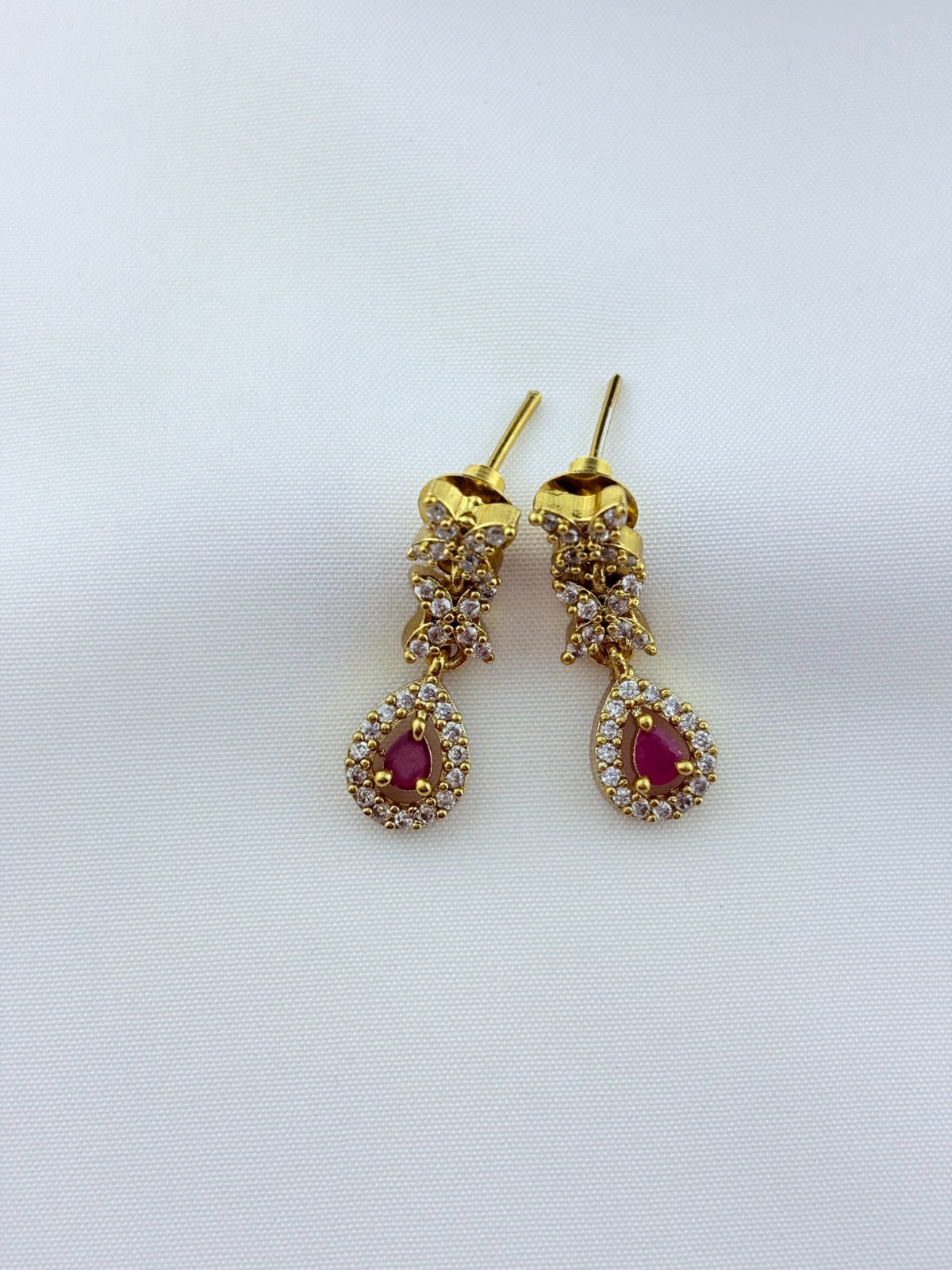 Trendy design Premium matte finish AD necklace and earrings adorned with classic stone drops