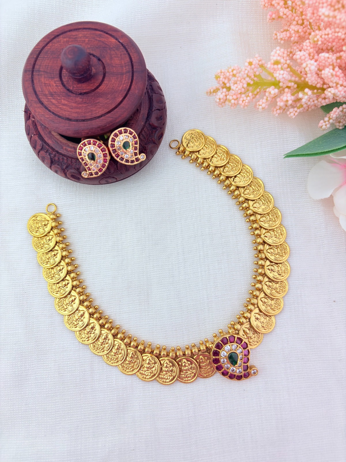 Classic mango motif combined with kaasu maalai pattern and matching earrings  - Crafted with AD stones