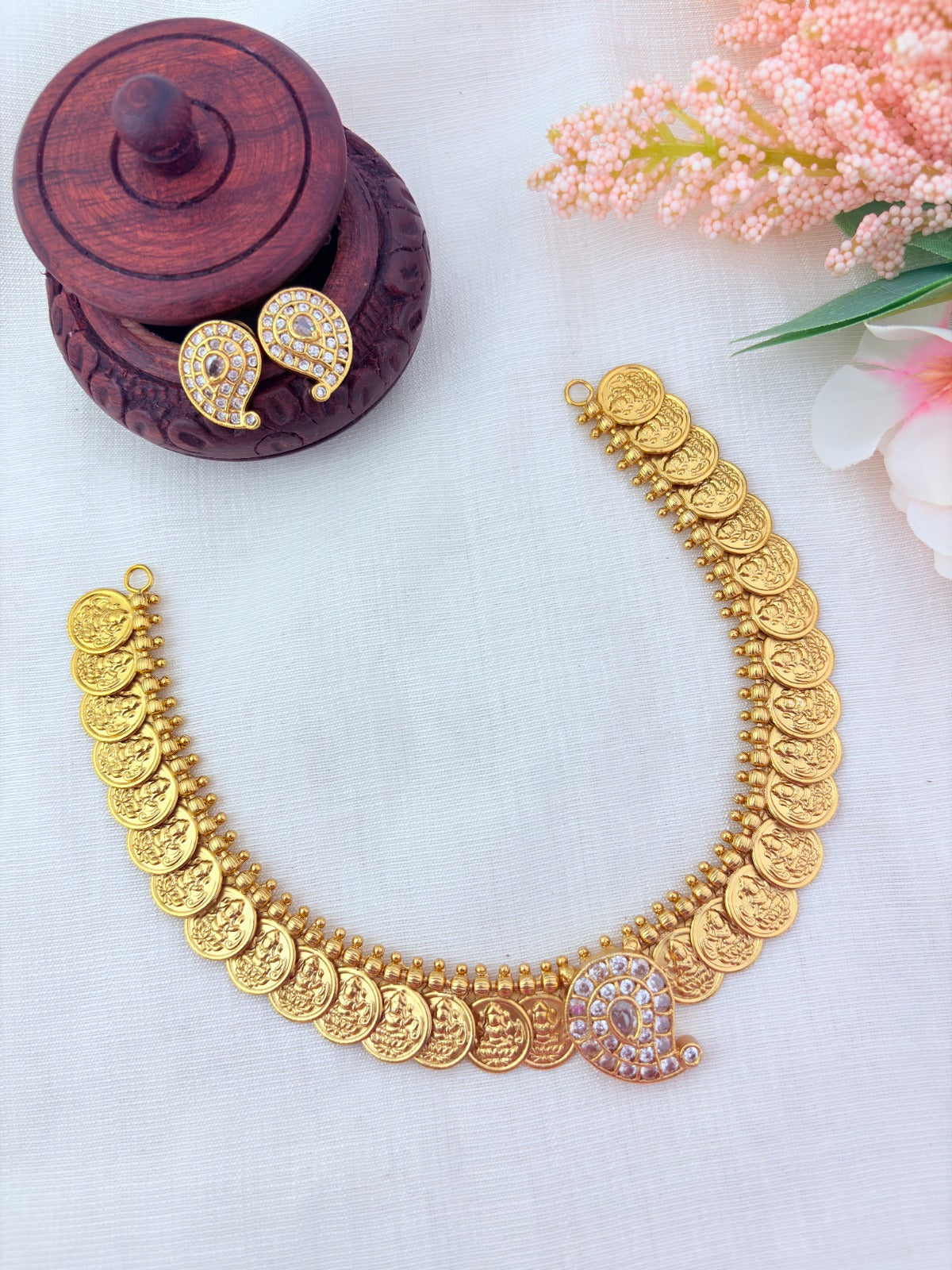 Classic mango motif combined with kaasu maalai pattern and matching earrings  - Crafted with AD stones