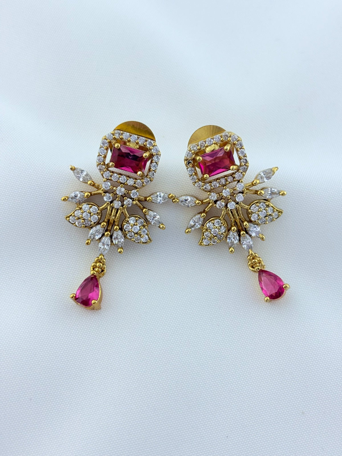 Classic stone necklace and earrings with premium matte texture