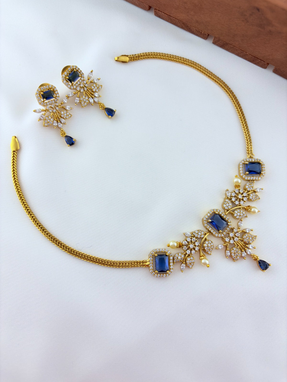 Classic stone necklace and earrings with premium matte texture