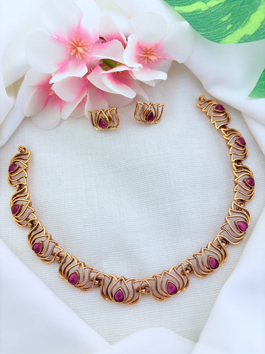 Elegant lotus pattern matte finish necklace with matching earrings