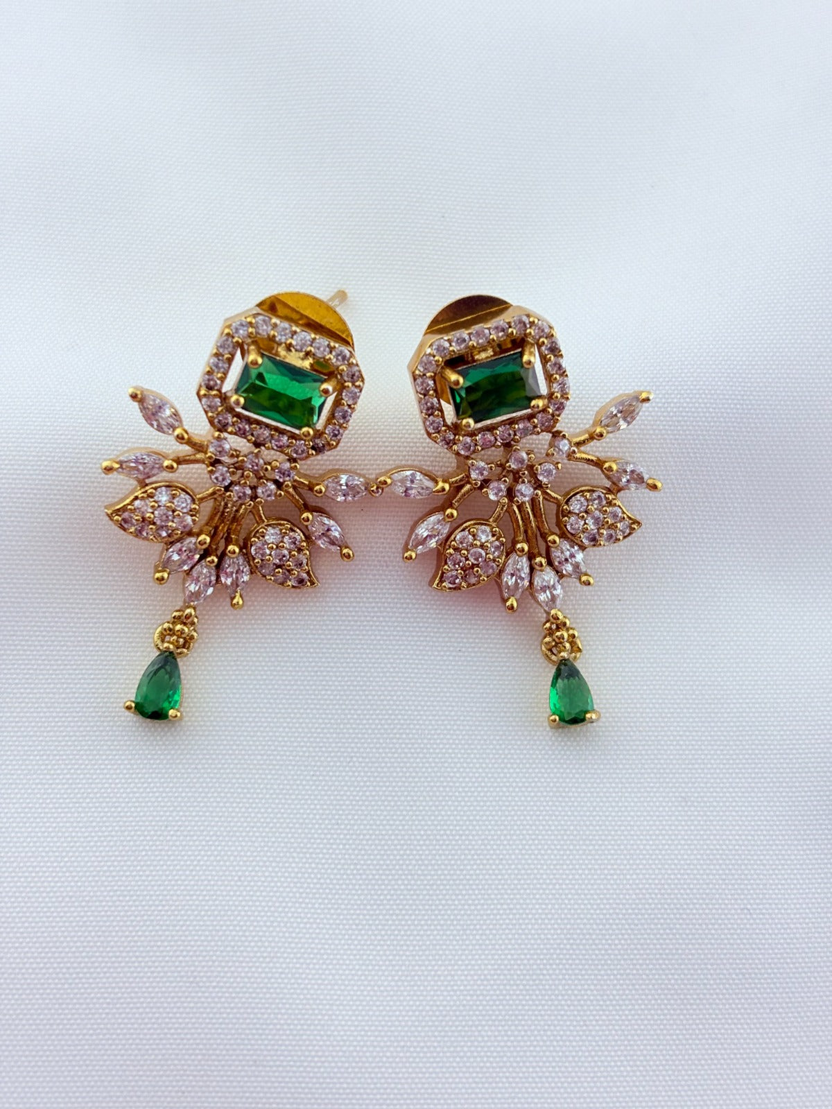 Classic stone necklace and earrings with premium matte texture