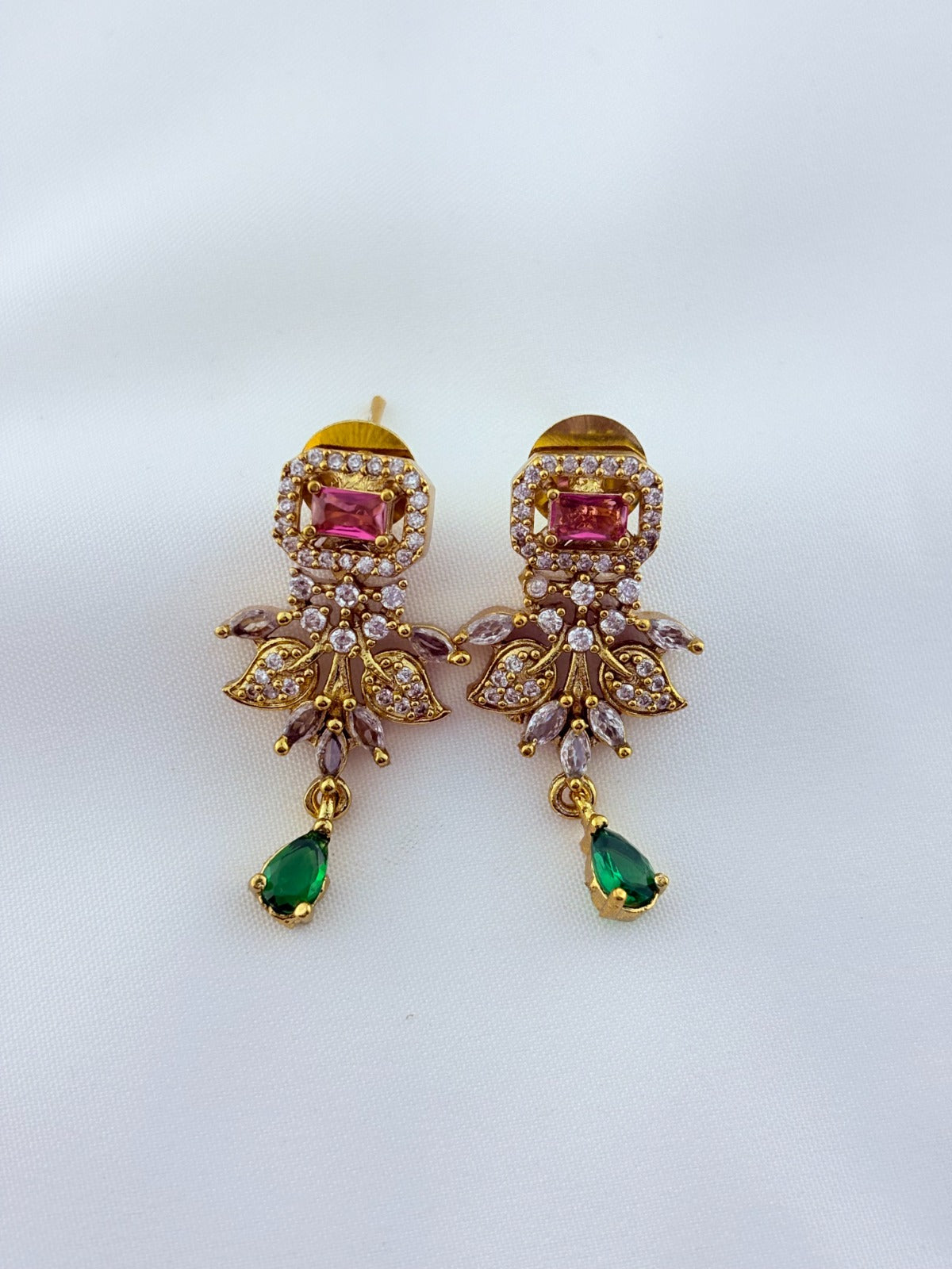 Classic stone necklace and earrings with premium matte texture