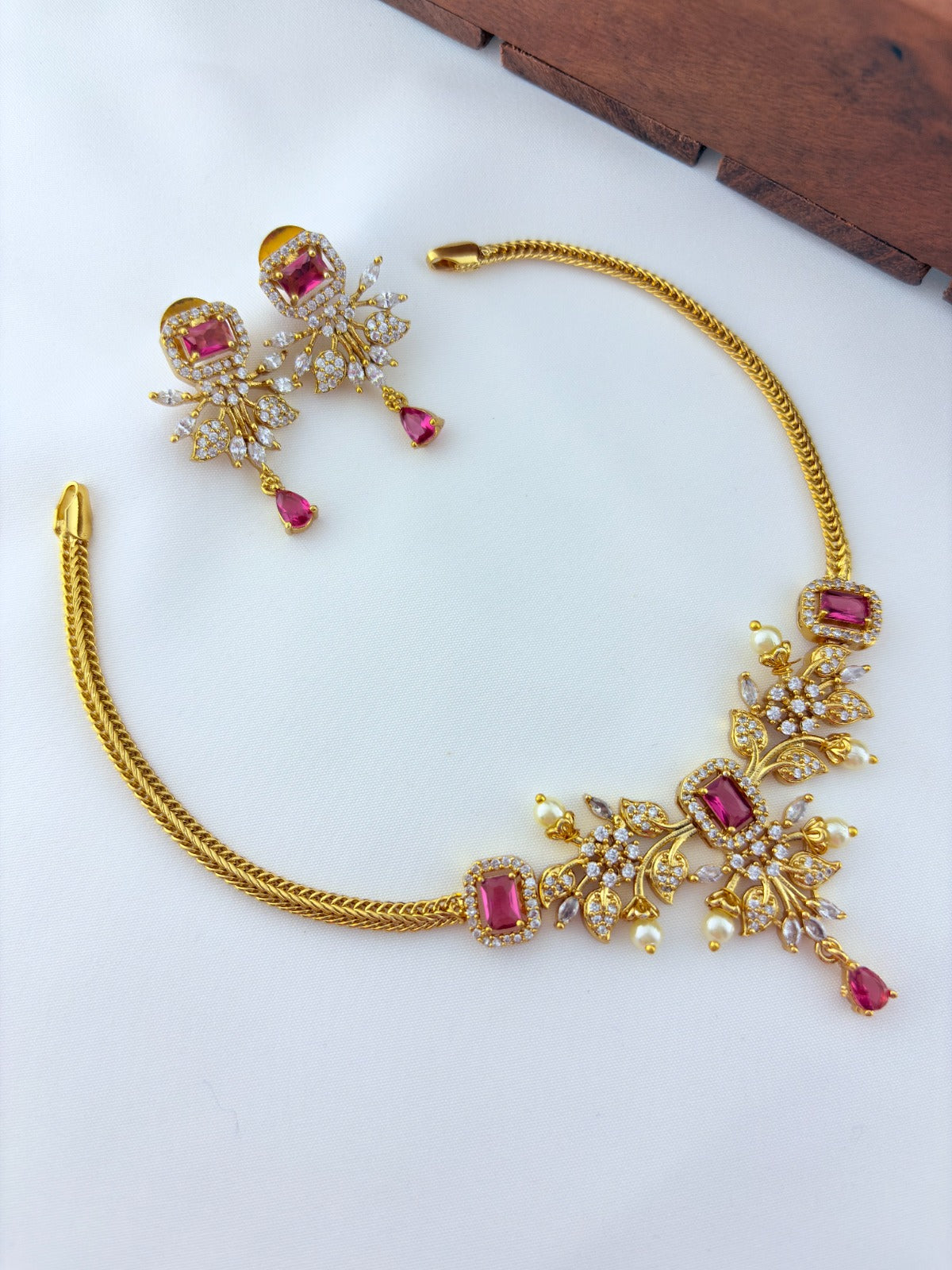 Classic stone necklace and earrings with premium matte texture