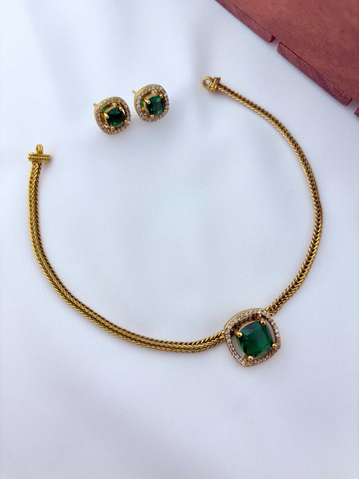 Premium matte finish AD necklace with matting stud