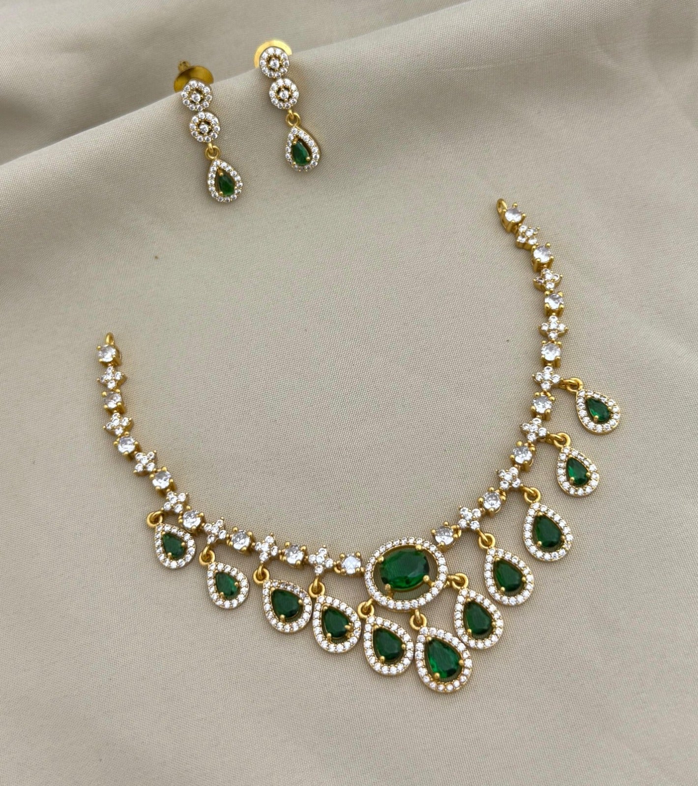 Minimal design with a premium finish necklace with matching earrings