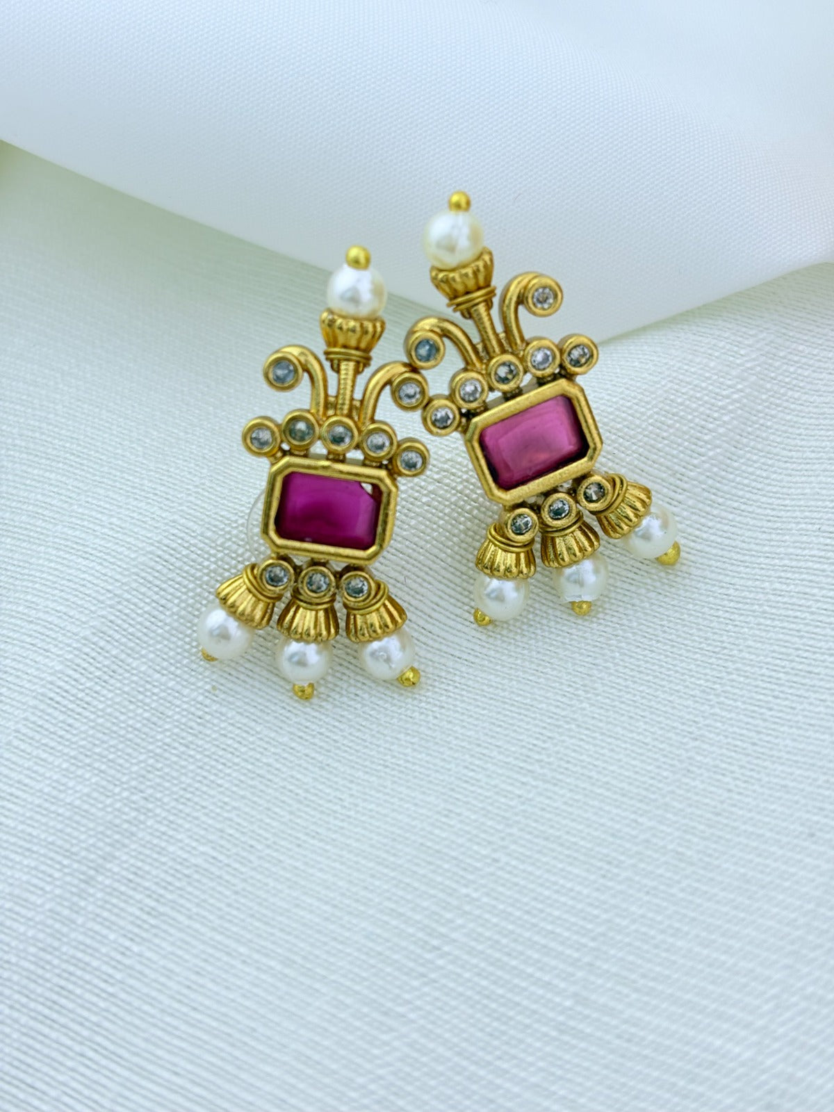 Traditional pattern  premium matte finish necklace and matching earrings crafted with stones and pearls