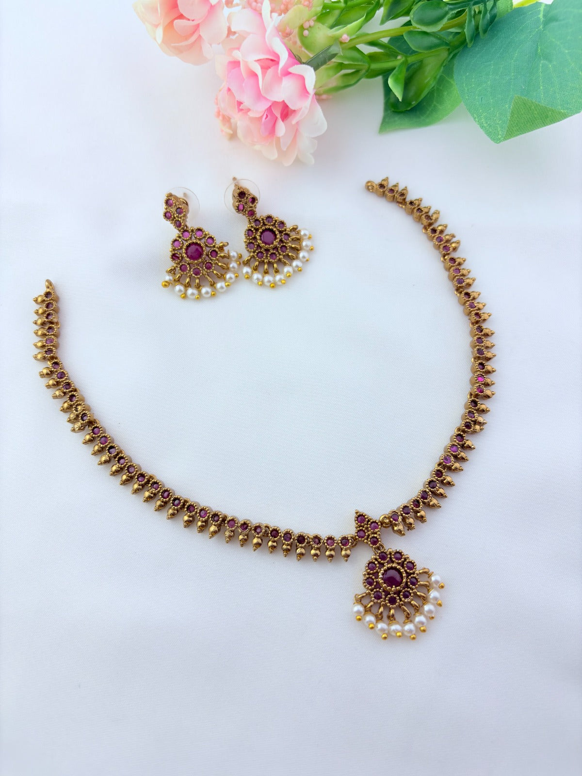 Elegant necklace and earrings crafted with classic kemp stones adorned with pearl drops