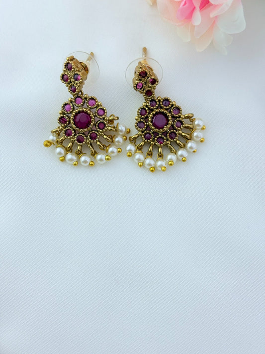 Elegant necklace and earrings crafted with classic kemp stones adorned with pearl drops