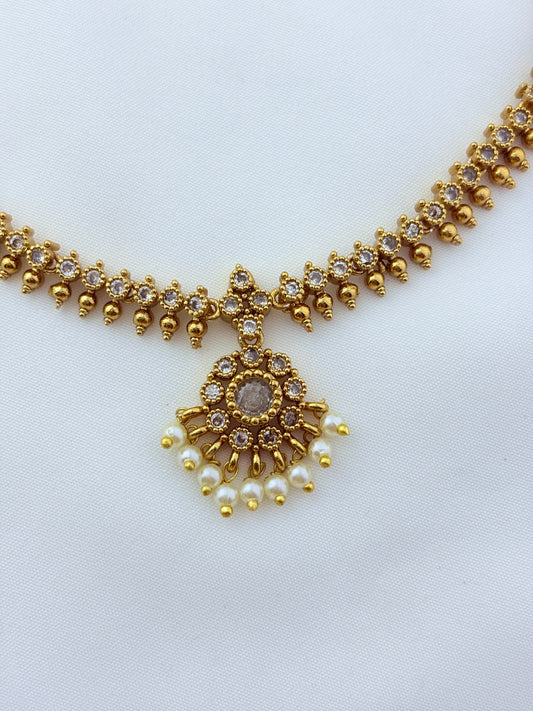 Elegant necklace and earrings crafted with classic kemp stones adorned with pearl drops