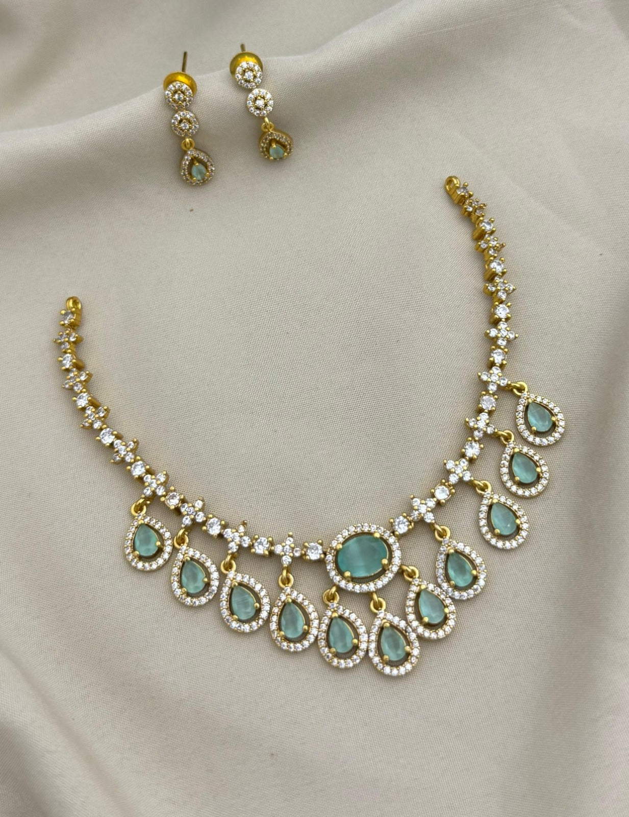 Minimal design with a premium finish necklace with matching earrings