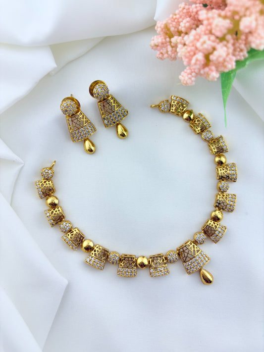Elegant modern AD neckset with matching earrings
