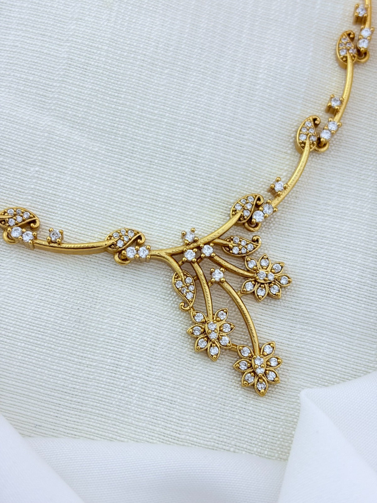 Premium matte AD necklace with floral and leaf pattern