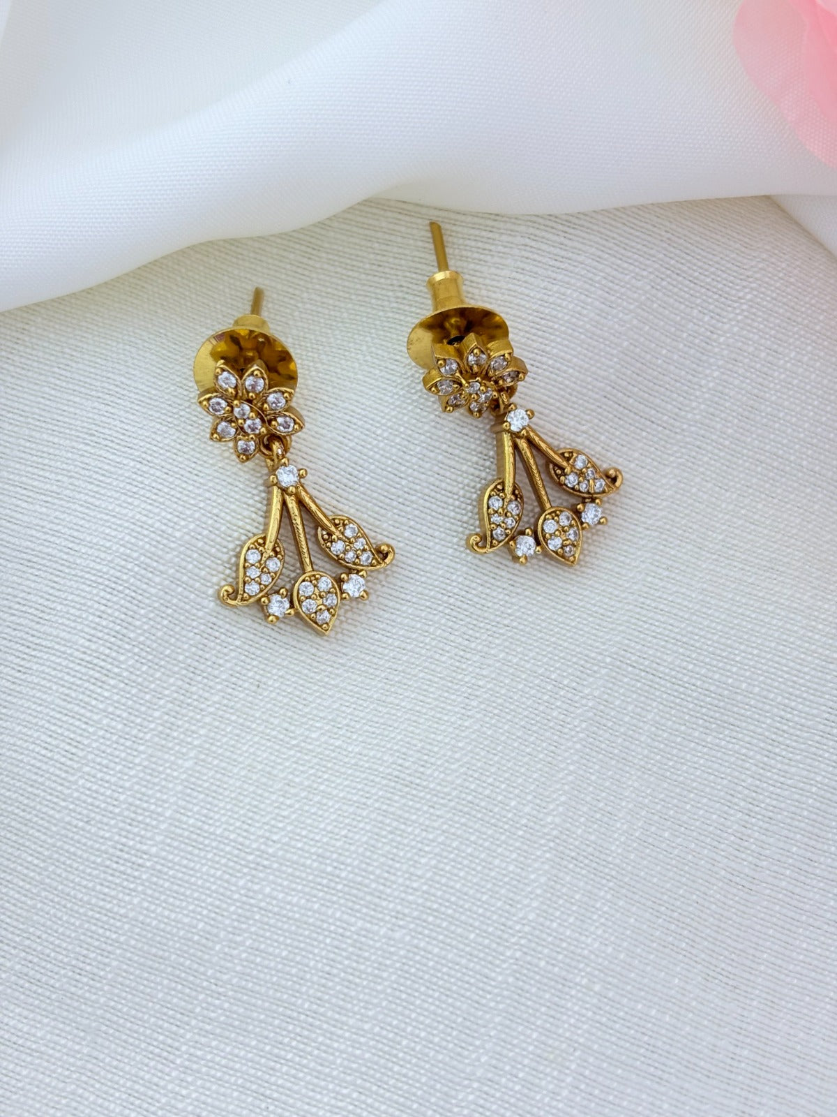 Premium matte AD necklace with floral and leaf pattern