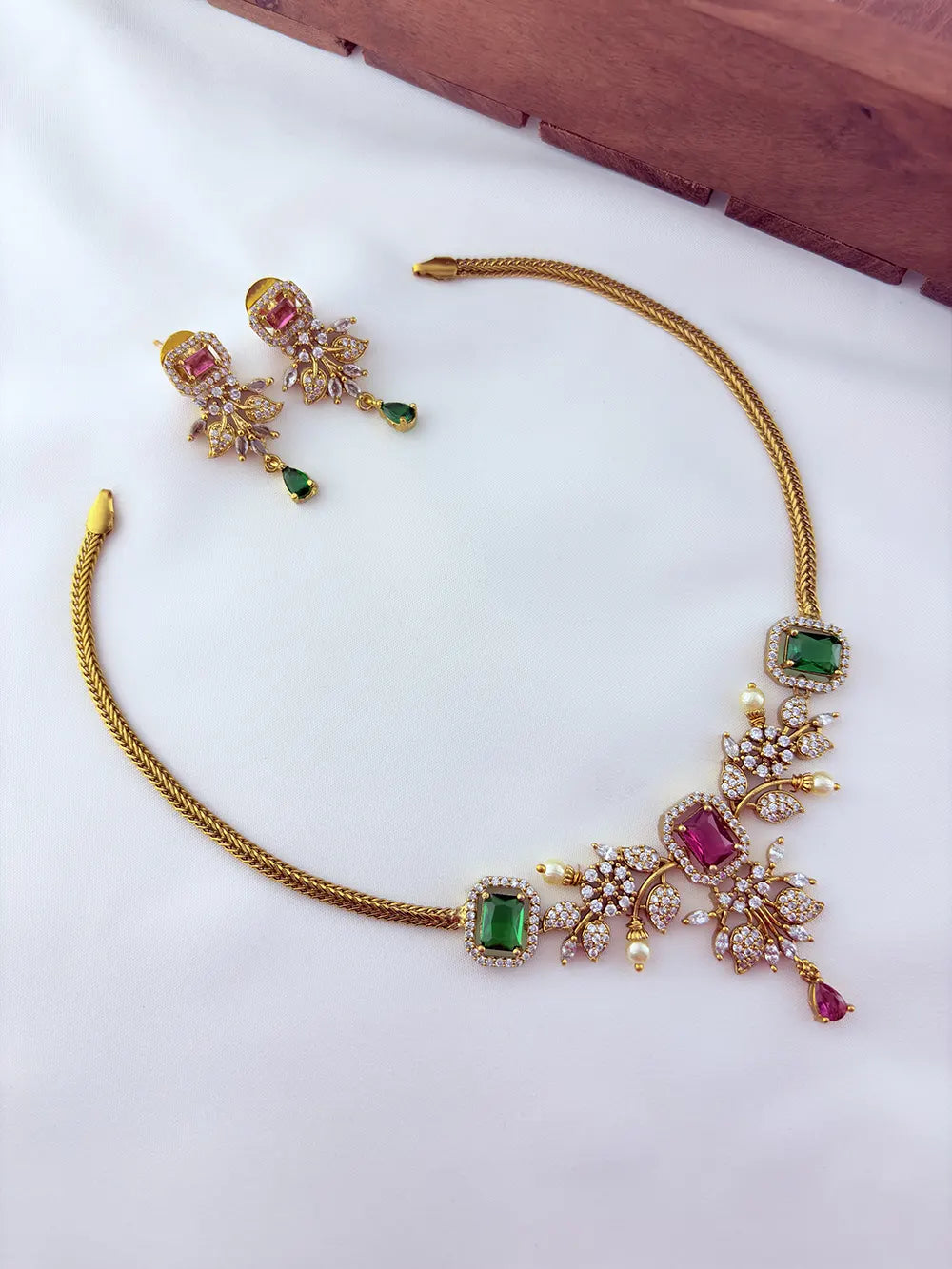 Classic stone necklace and earrings with premium matte texture