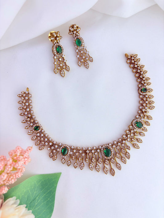 Elegant craftsmanship and brilliant shine make this neckset truly special.