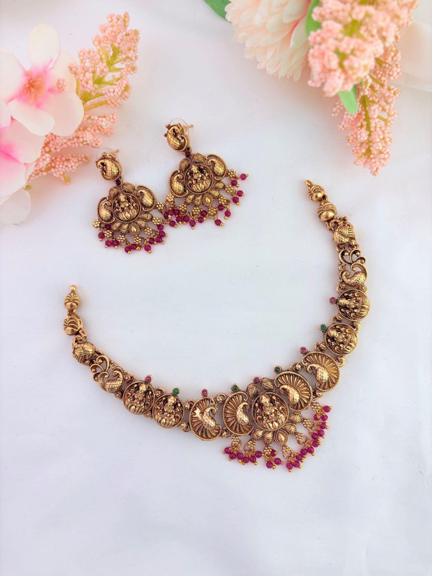 Designed with an elegant matte finish and intricate detailing, this premium necklace set brings together tradition and style