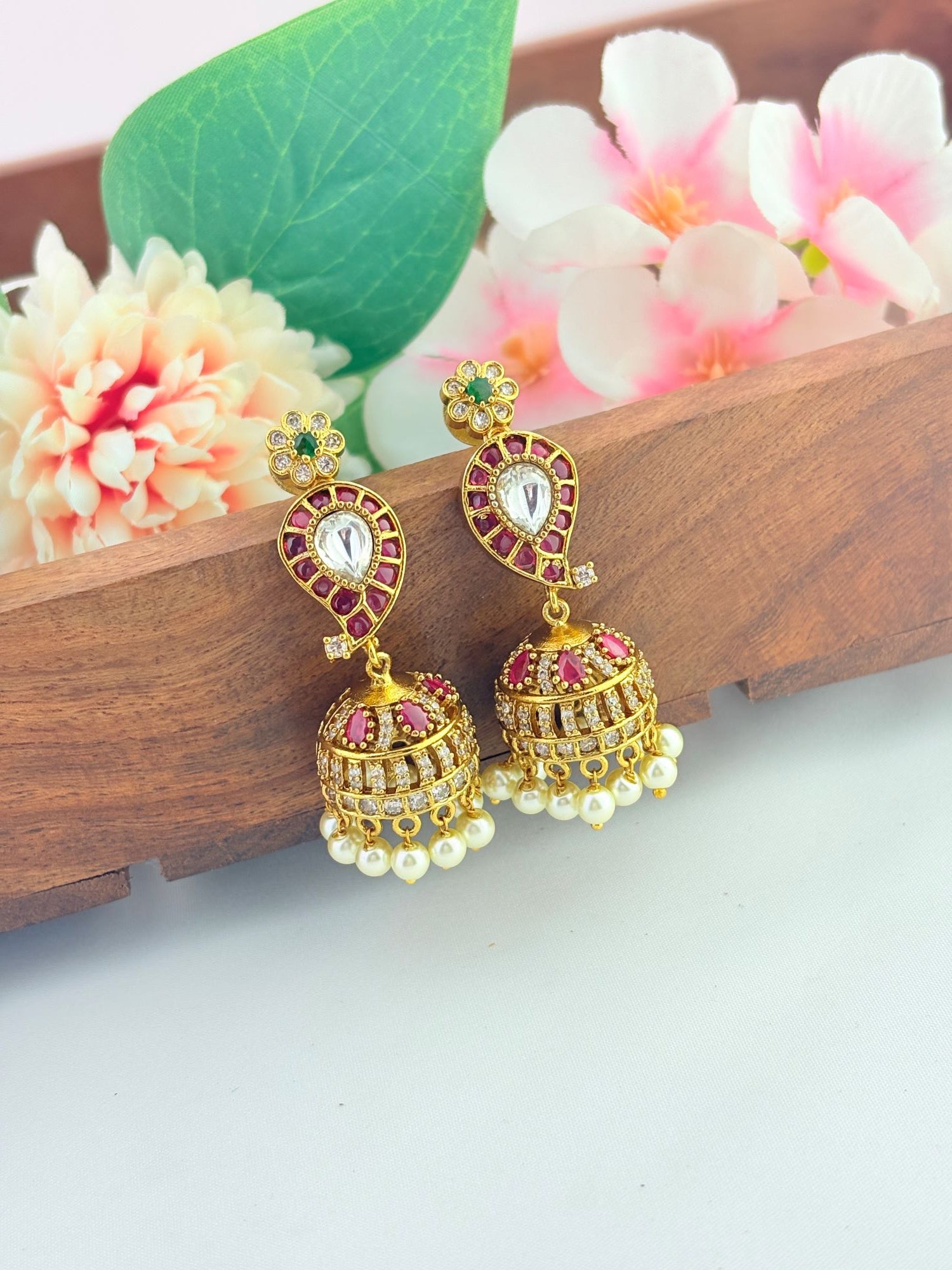 Stylish jhumka designed for effortless elegance.