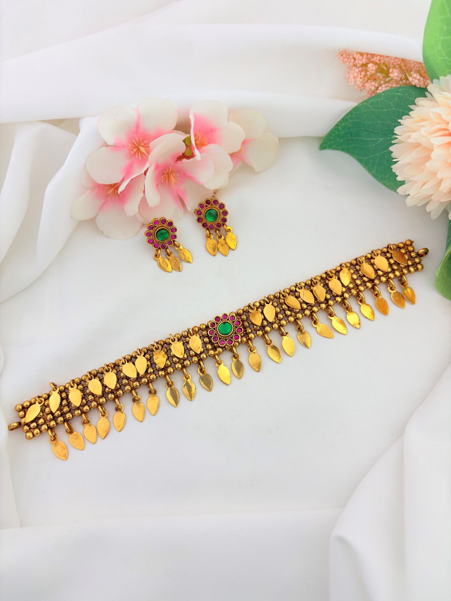 A timeless South Indian traditional design featuring elegant-style detailing