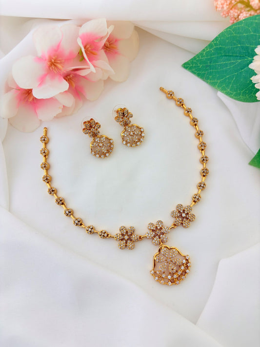 Beautifully crafted AD neckset featuring sparkling stones and intricate detailing