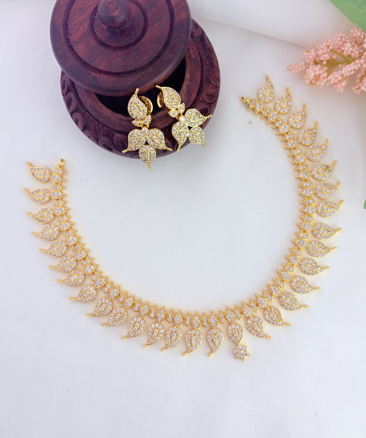 -Elegant matte finish mango pattern neckset beautifully designed for a timeless ethnic look