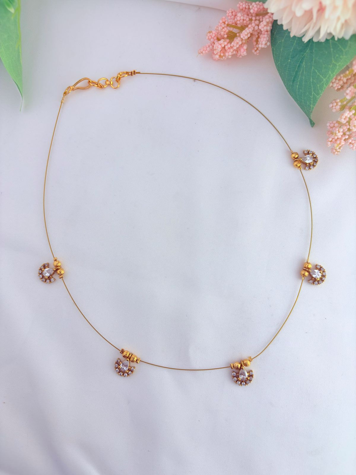 Premium quality invisible chain perfect for highlighting your favourite pendant