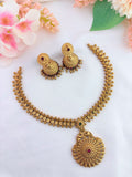 Elegant matte finish neckset with a rich traditional detailing
