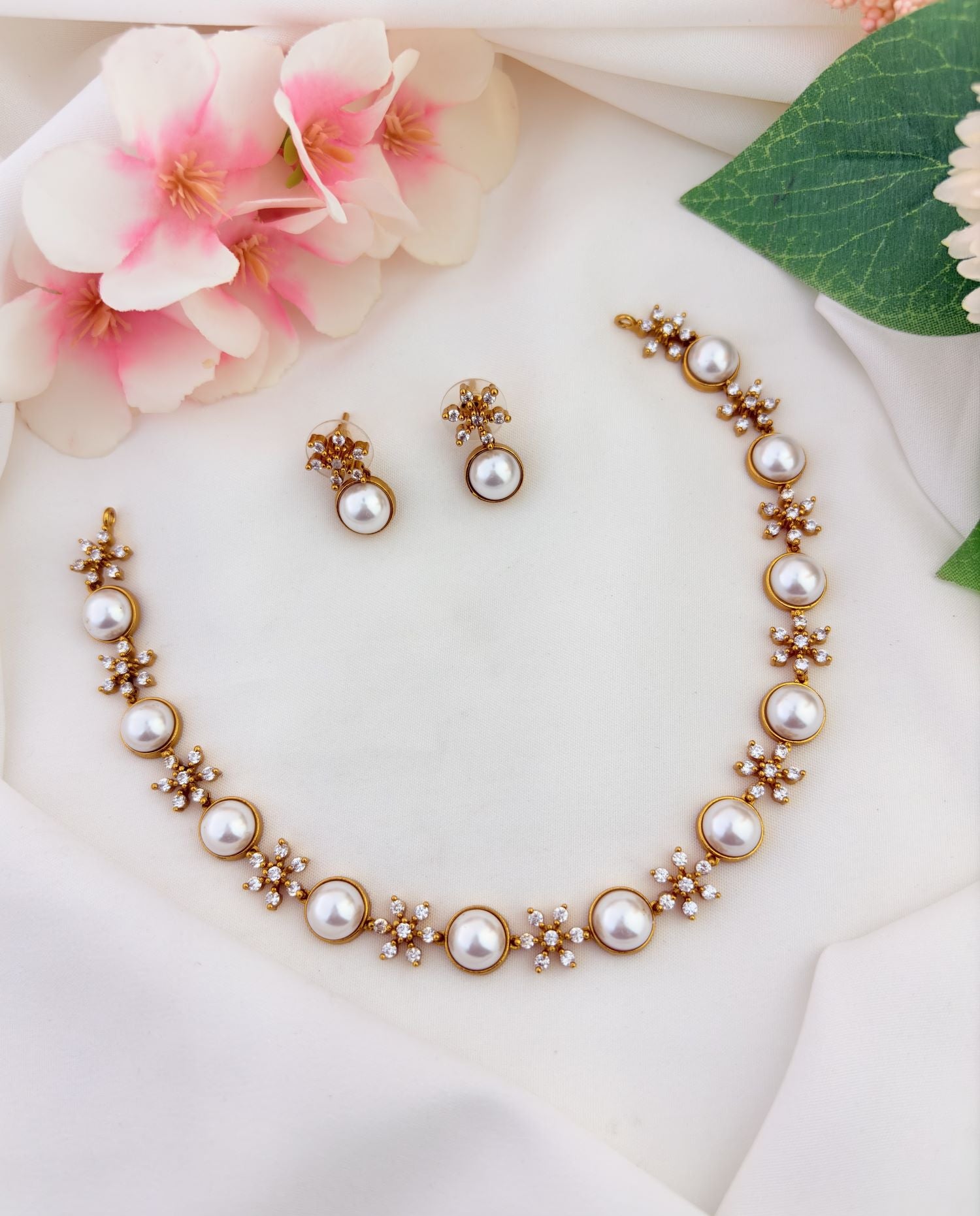 Graceful jewellery adorned with beautiful pearls, offering a timeless and sophisticated look