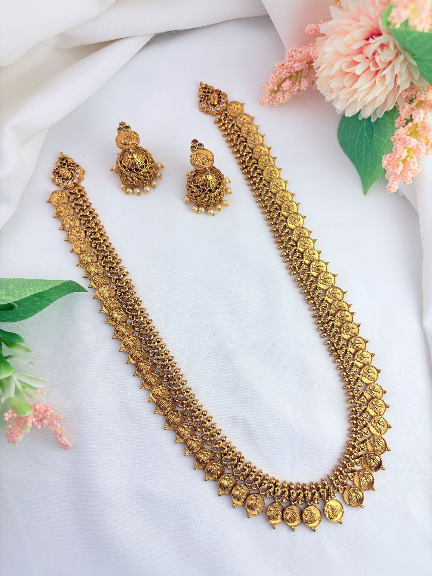Grand haram designed with intricate craftsmanship and premium finishing