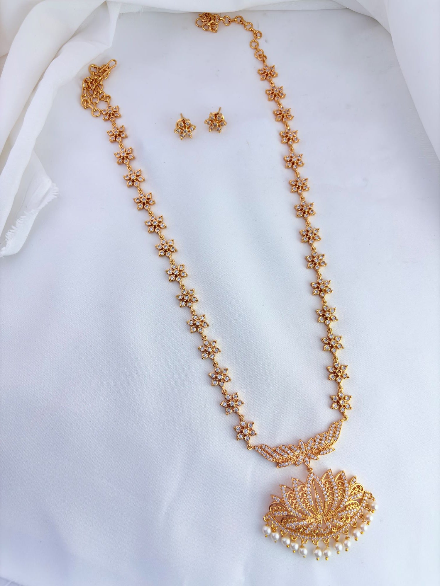 Sparkling AD jewellery crafted for a luxurious appearance