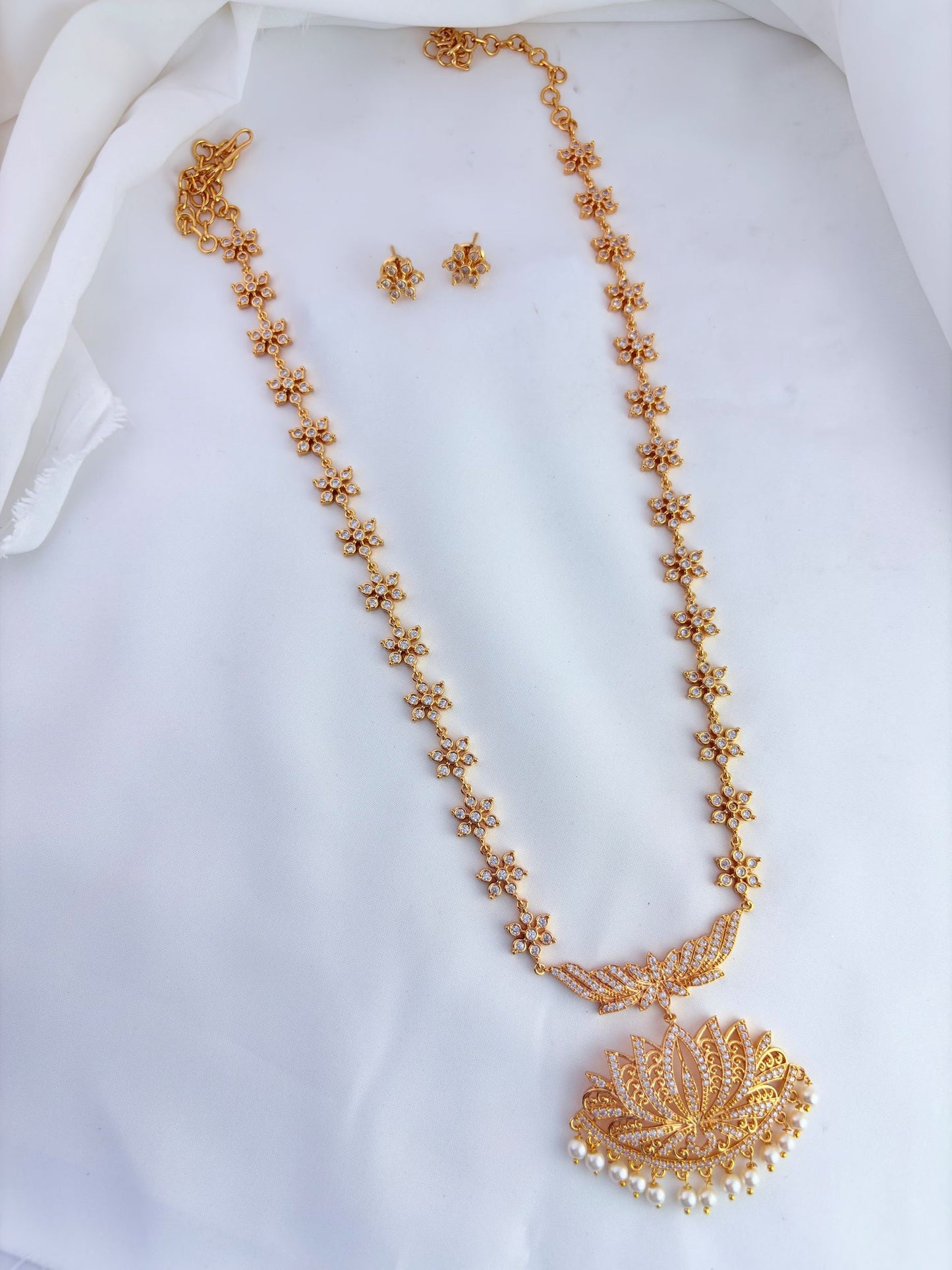 Sparkling AD jewellery crafted for a luxurious appearance