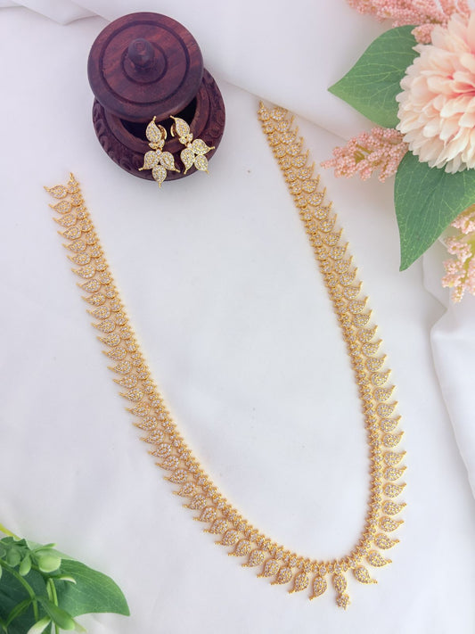 Elegant matte finish mango pattern haram beautifully designed for a timeless ethnic look