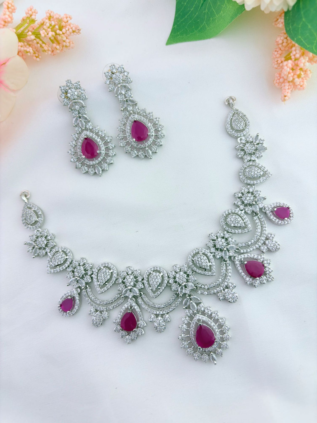 Elegant silver finish neckset with a beautiful traditional appeal