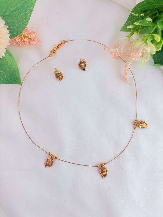 matte finish lakshmi pattern leaf pendant invisible chain