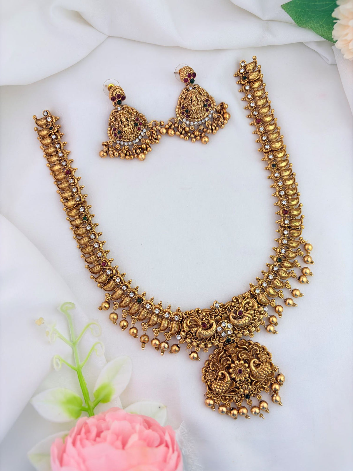 Matte finish neckset adorned with golden beads